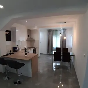 Noah Apartman